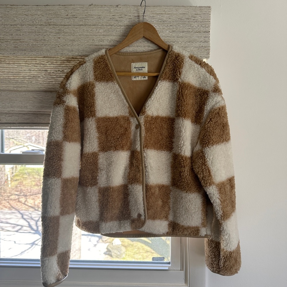 Abercrombie shacket tan and white
